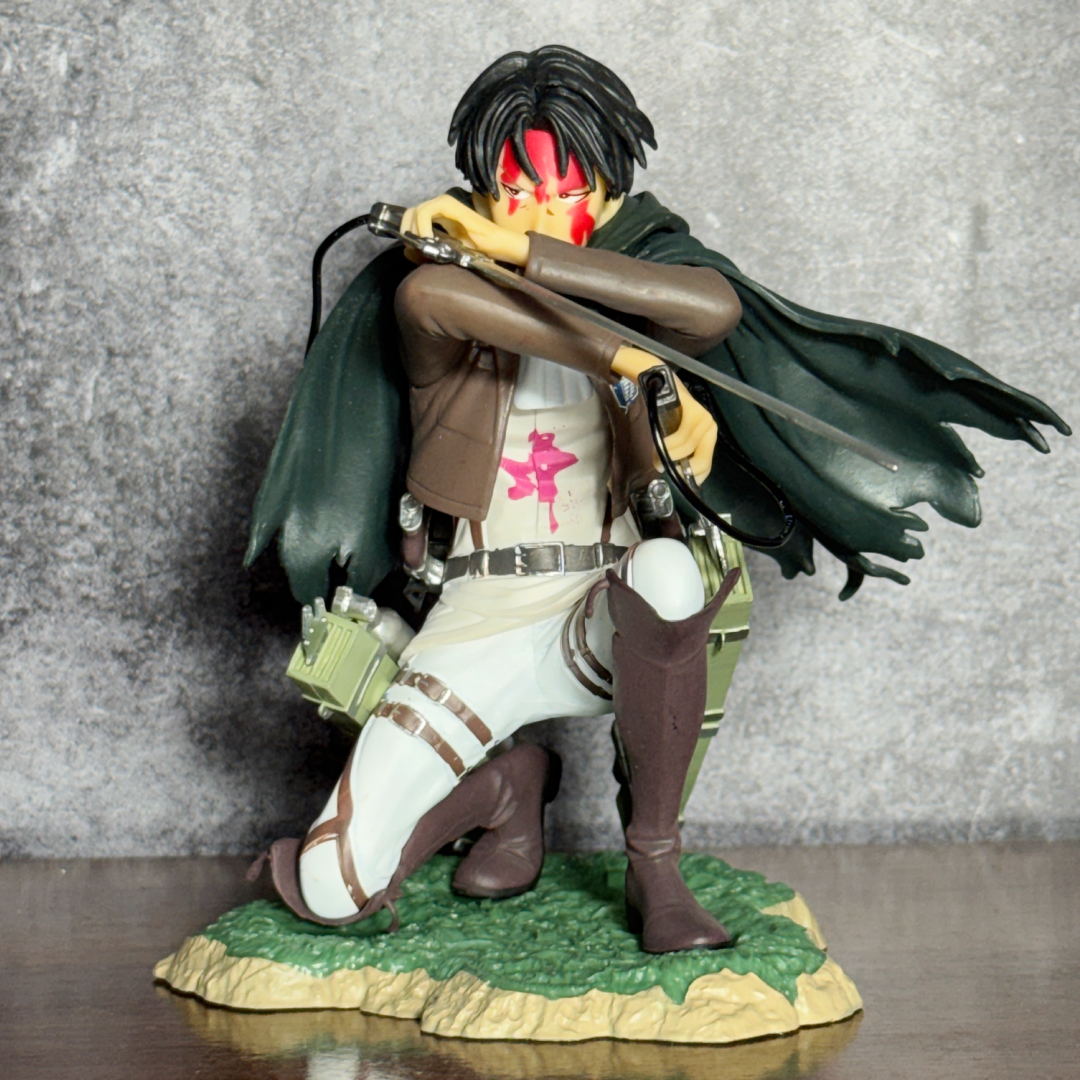 Attack on Titan Levi Ackerman Fortitude Battle Damage Kneeling Statue Action Figure PVC [ 17 CM ] || ATTACK ON TITAN