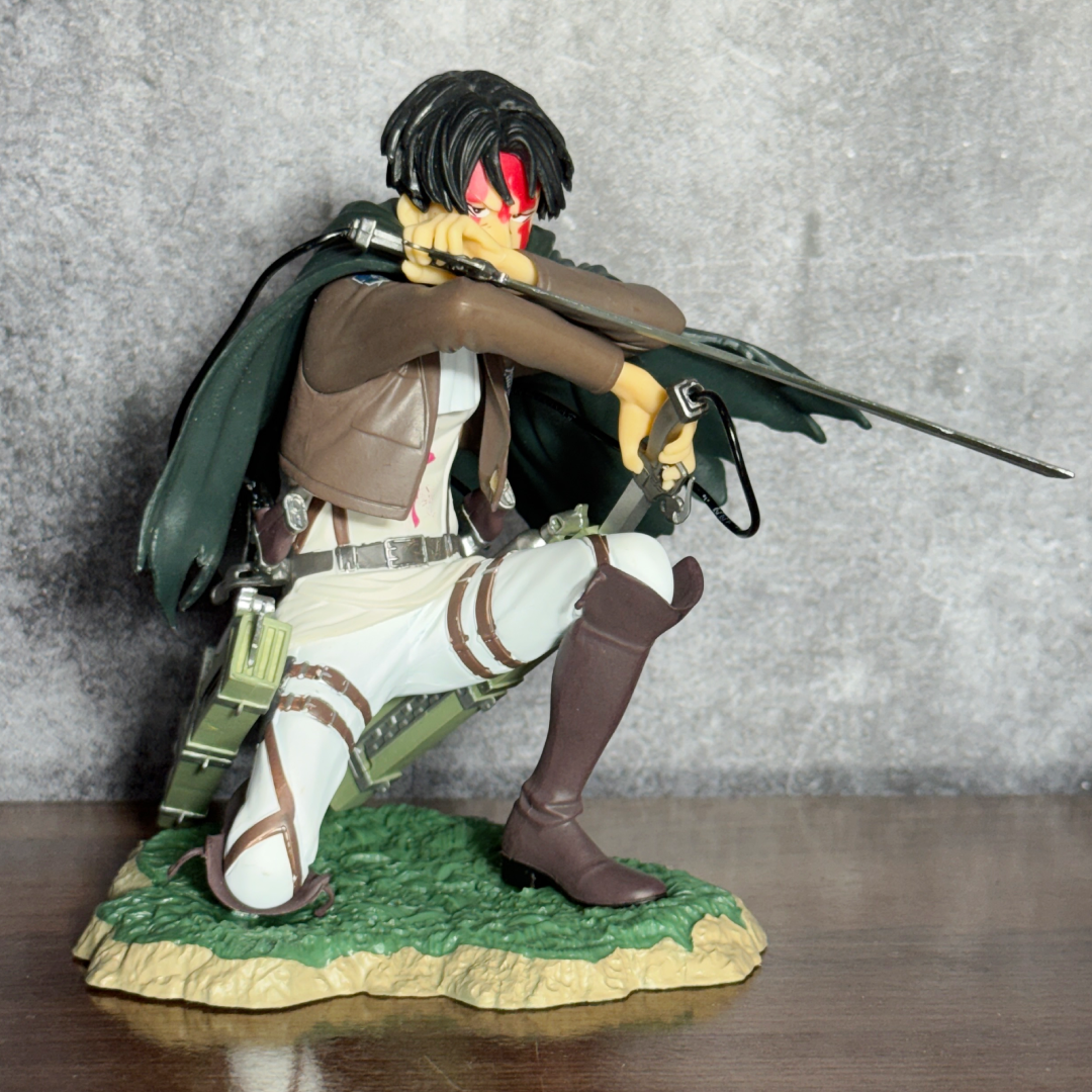 Attack on Titan Levi Ackerman Fortitude Battle Damage Kneeling Statue Action Figure PVC [ 17 CM ] || ATTACK ON TITAN
