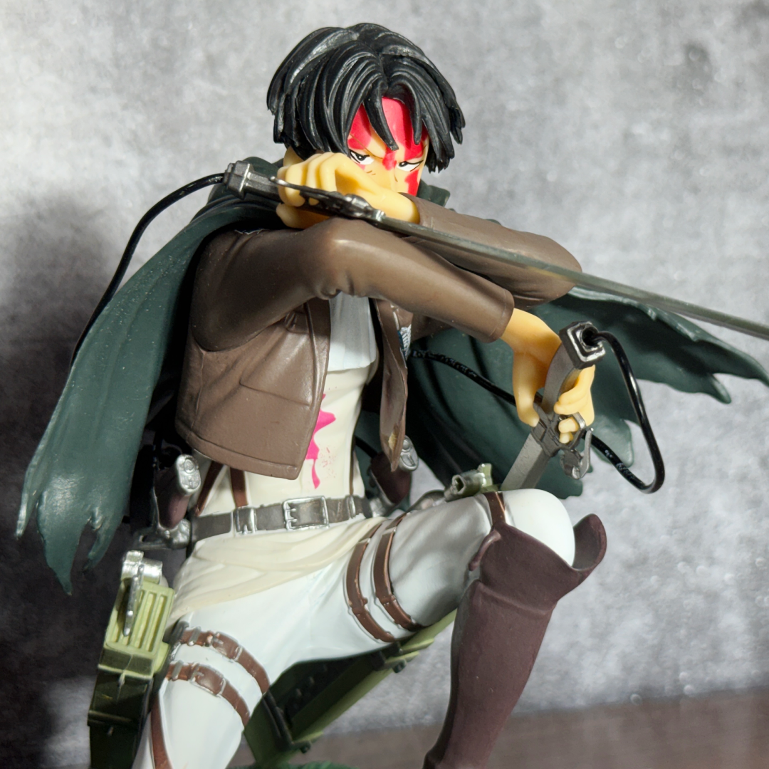 Attack on Titan Levi Ackerman Fortitude Battle Damage Kneeling Statue Action Figure PVC [ 17 CM ] || ATTACK ON TITAN