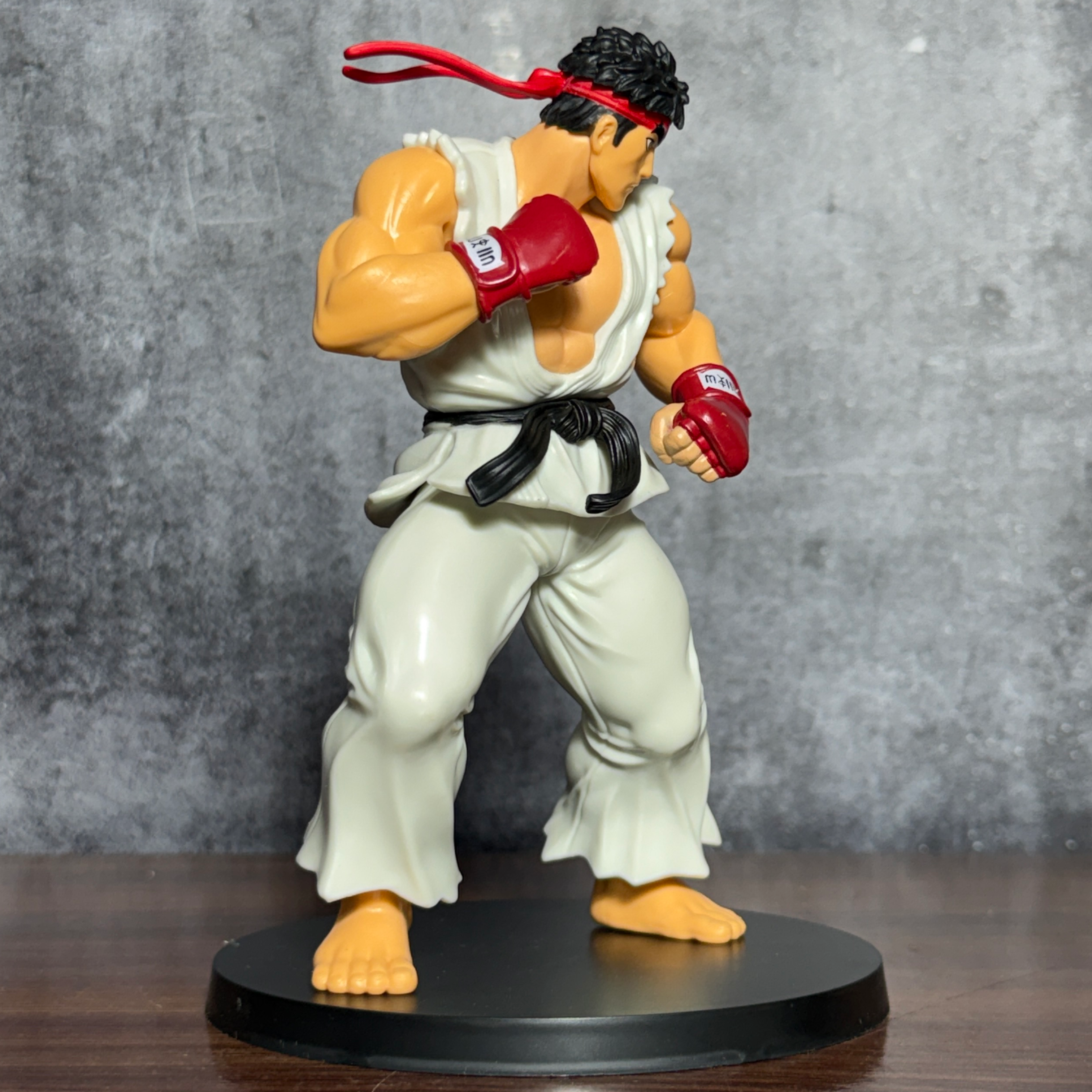 Street Fighter Ryu Figurine with Circular Display Base Limited Edition Action Figure PVC [ 20 CM ] || STREET FIGHTER
