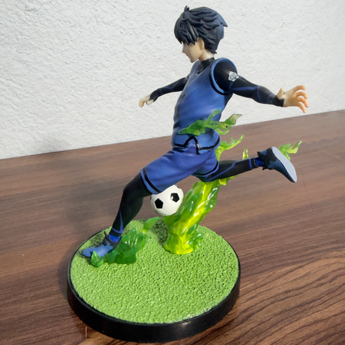 Blue Lock Yoichi Isagi Anime Figure - Team Z Jersey #11 Kicking Soccer Ball PVC Statue