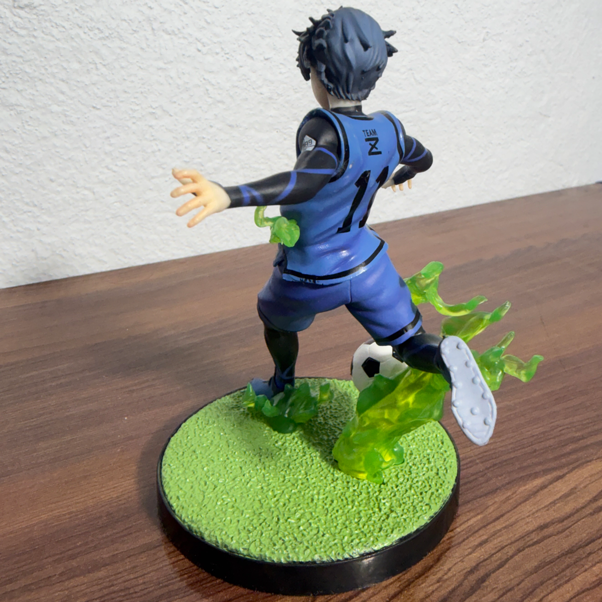 Blue Lock Yoichi Isagi Anime Figure - Team Z Jersey #11 Kicking Soccer Ball PVC Statue