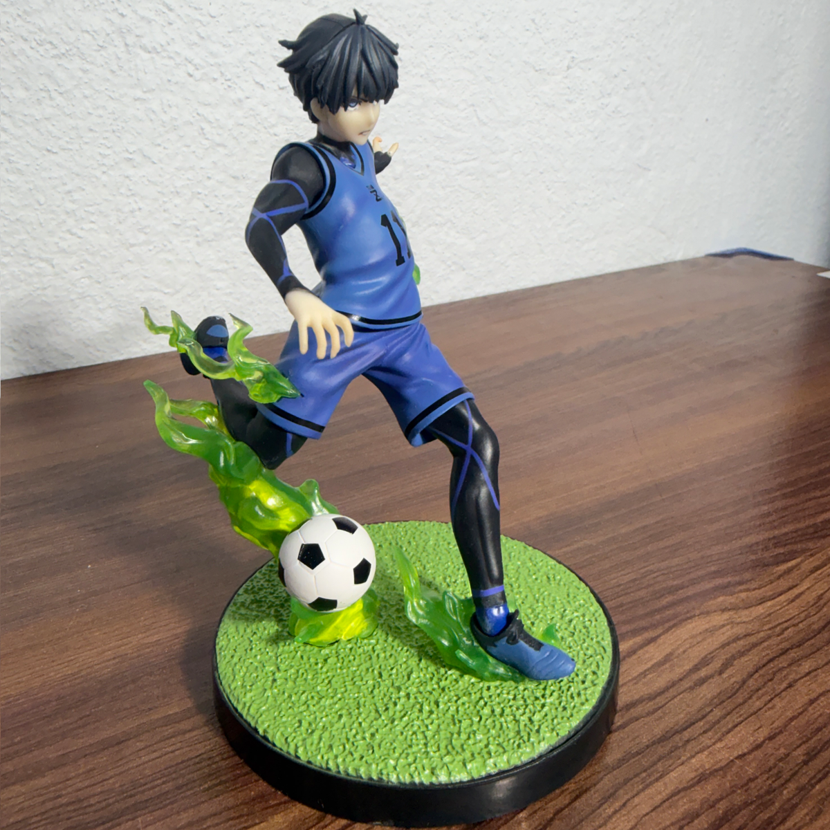 Blue Lock Yoichi Isagi Anime Figure - Team Z Jersey #11 Kicking Soccer Ball PVC Statue