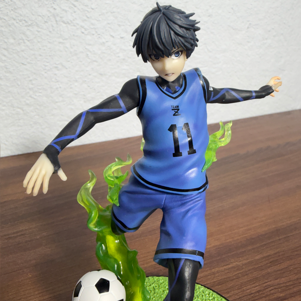 Blue Lock Yoichi Isagi Anime Figure - Team Z Jersey #11 Kicking Soccer Ball PVC Statue
