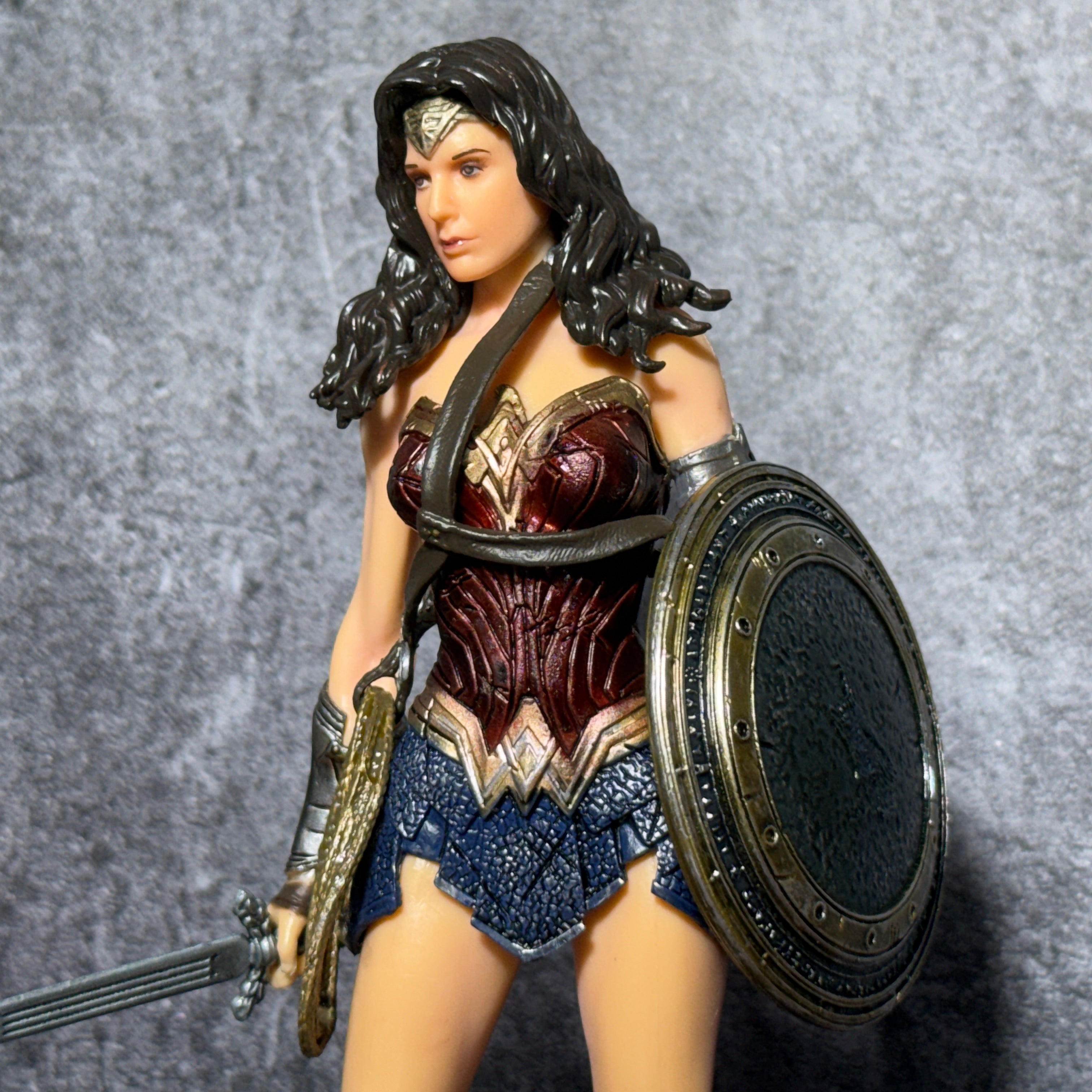 DC Wonder Woman LED Base Gal Gadot Limited Edition PVC Action figure [ 21 CM ] || DC