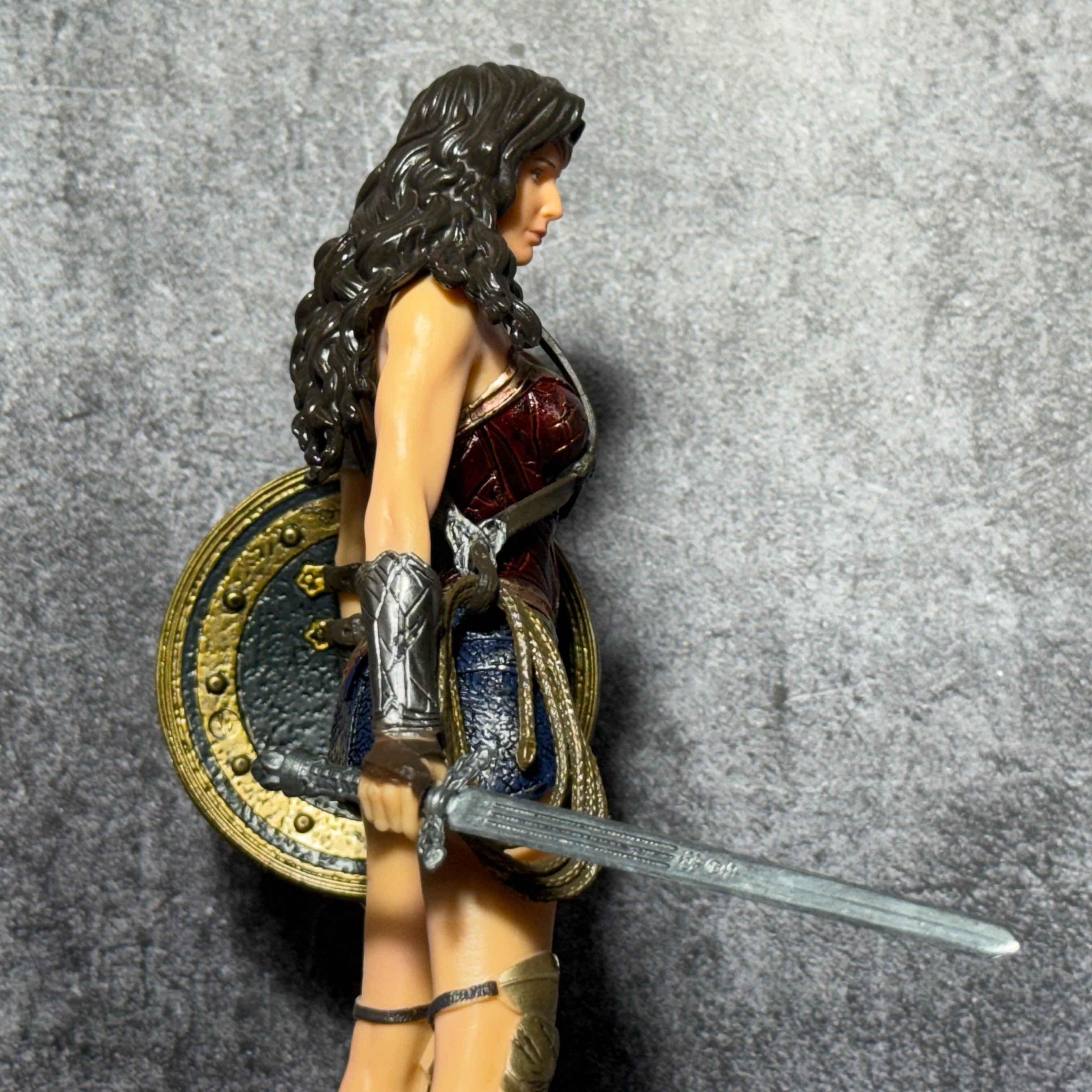 DC Wonder Woman LED Base Gal Gadot Limited Edition PVC Action figure [ 21 CM ] || DC