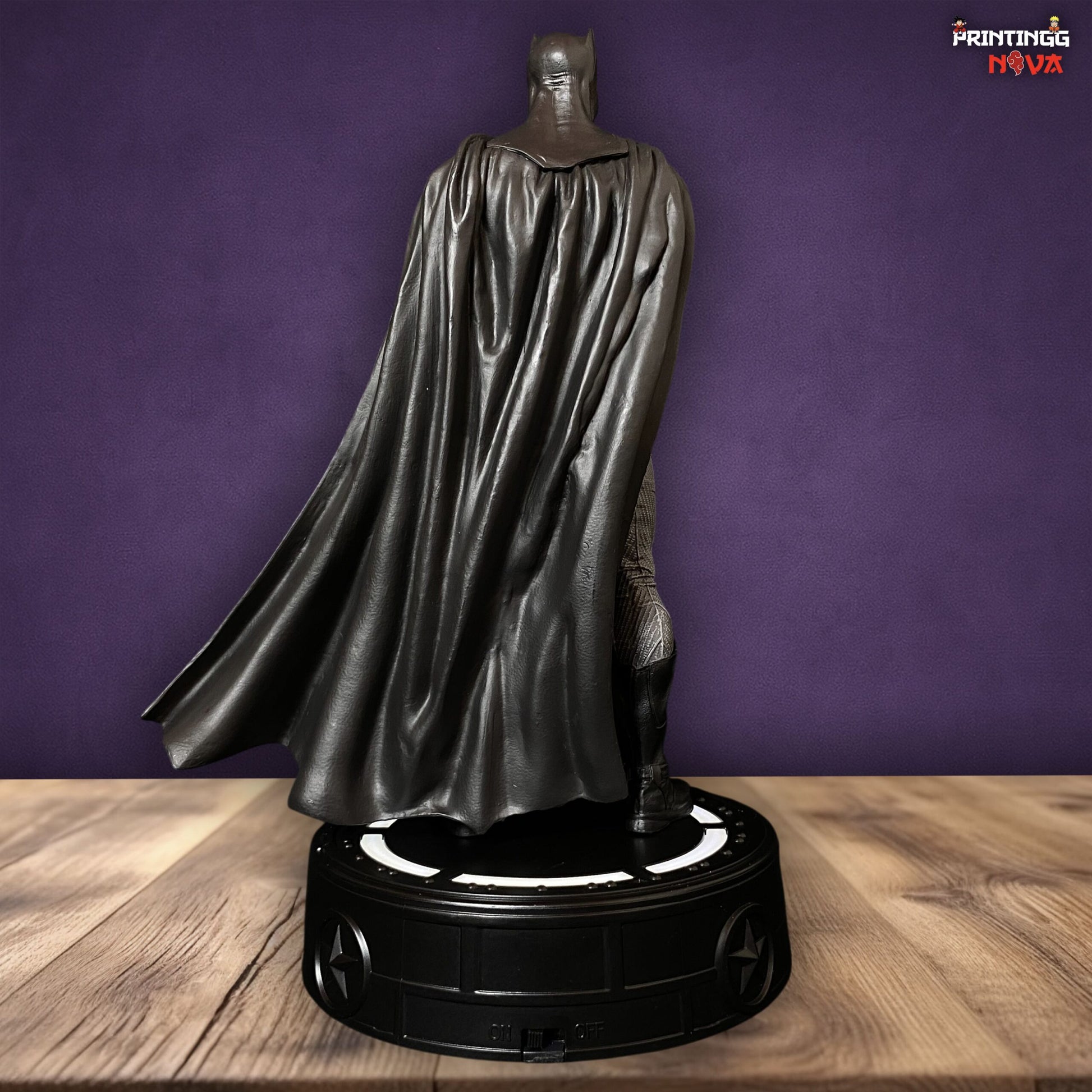 Peluche Shadow Déguisé en Batman 20cm - Édition Justice League Peluche Shadow Déguisé en Batman 20cm - Édition Justice League
