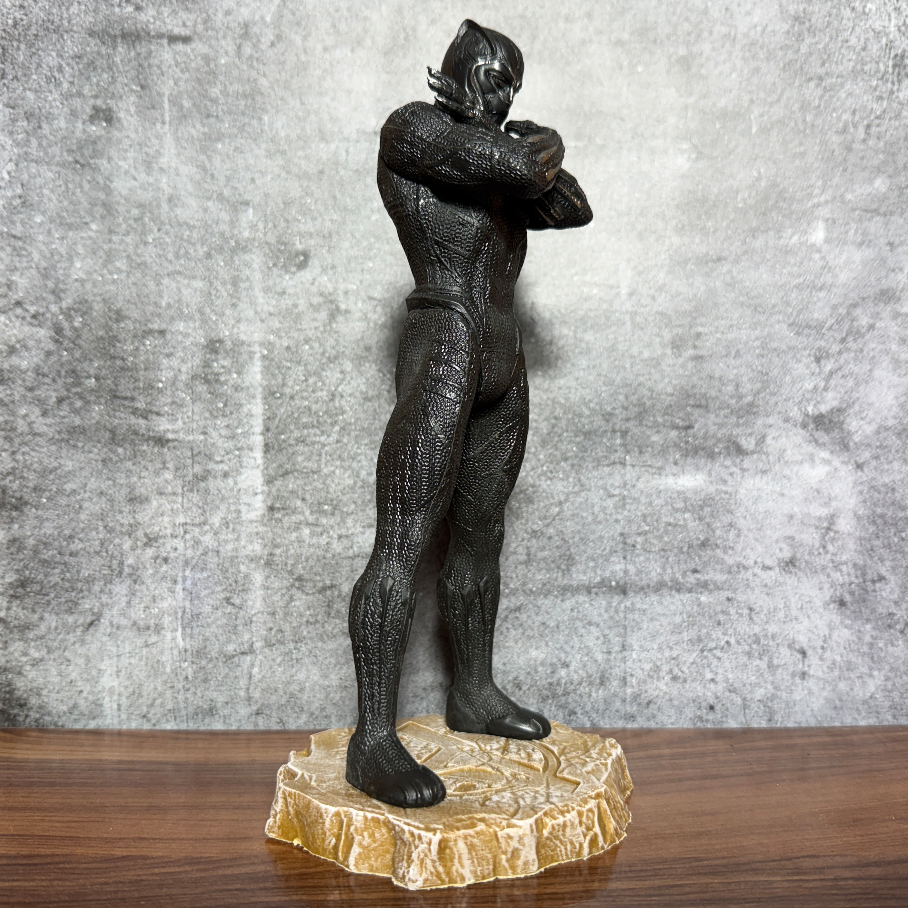 Marvel Black Panther "Wakanda Forever" Collectible  [22 CM] PVC Action figure || MARVEL