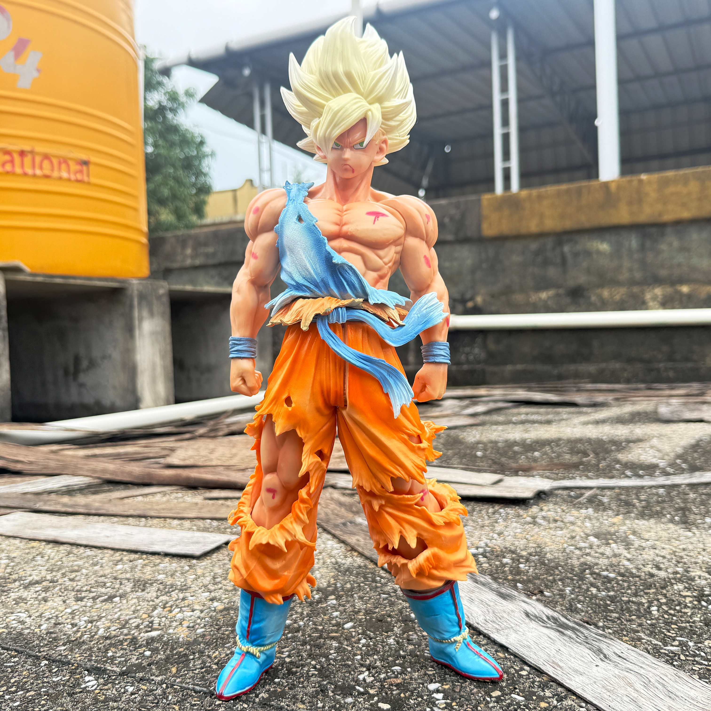 Dragon Ball Z Super Saiyan Goku Collectible Figure with Extra Head Swap Limited Edition PVC Action figure [43 cm] || DRAGON BALL Z