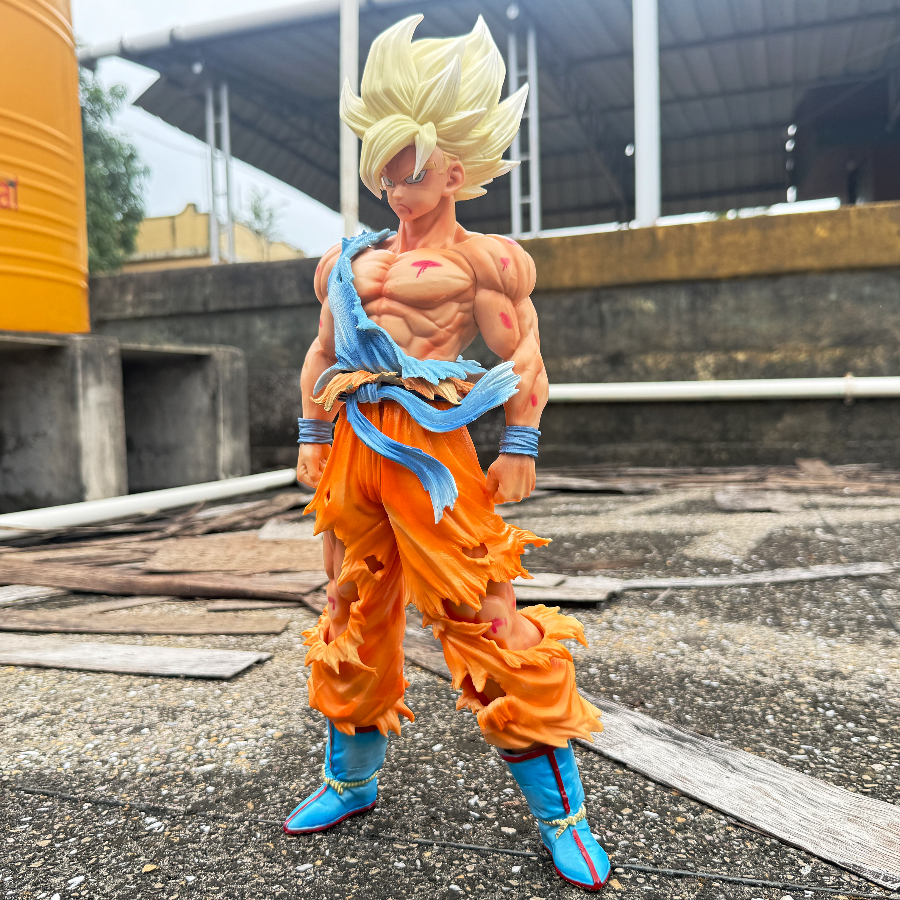 Dragon Ball Z Super Saiyan Goku Collectible Figure with Extra Head Swap Limited Edition PVC Action figure [43 cm] || DRAGON BALL Z
