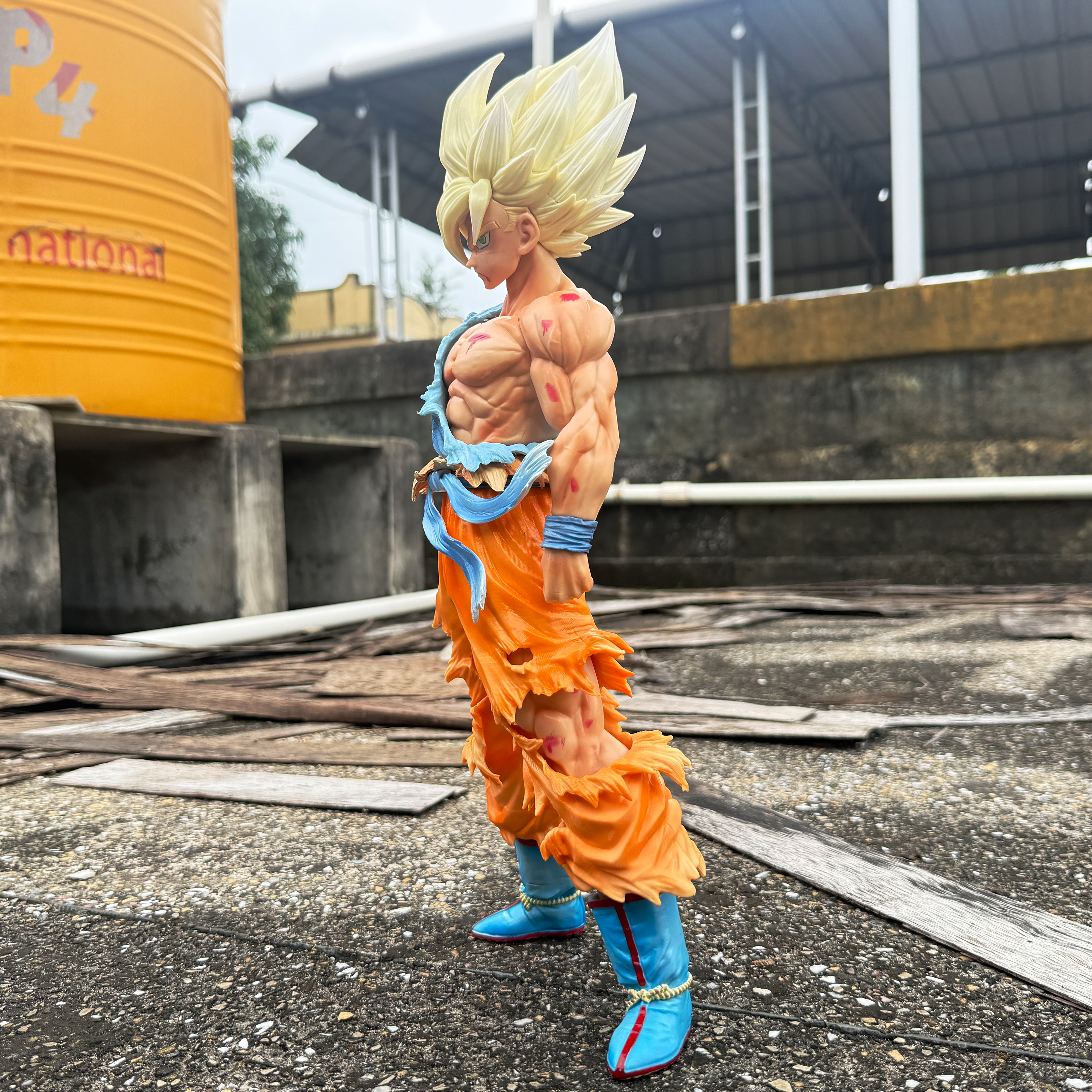 Dragon Ball Z Super Saiyan Goku Collectible Figure with Extra Head Swap Limited Edition PVC Action figure [43 cm] || DRAGON BALL Z