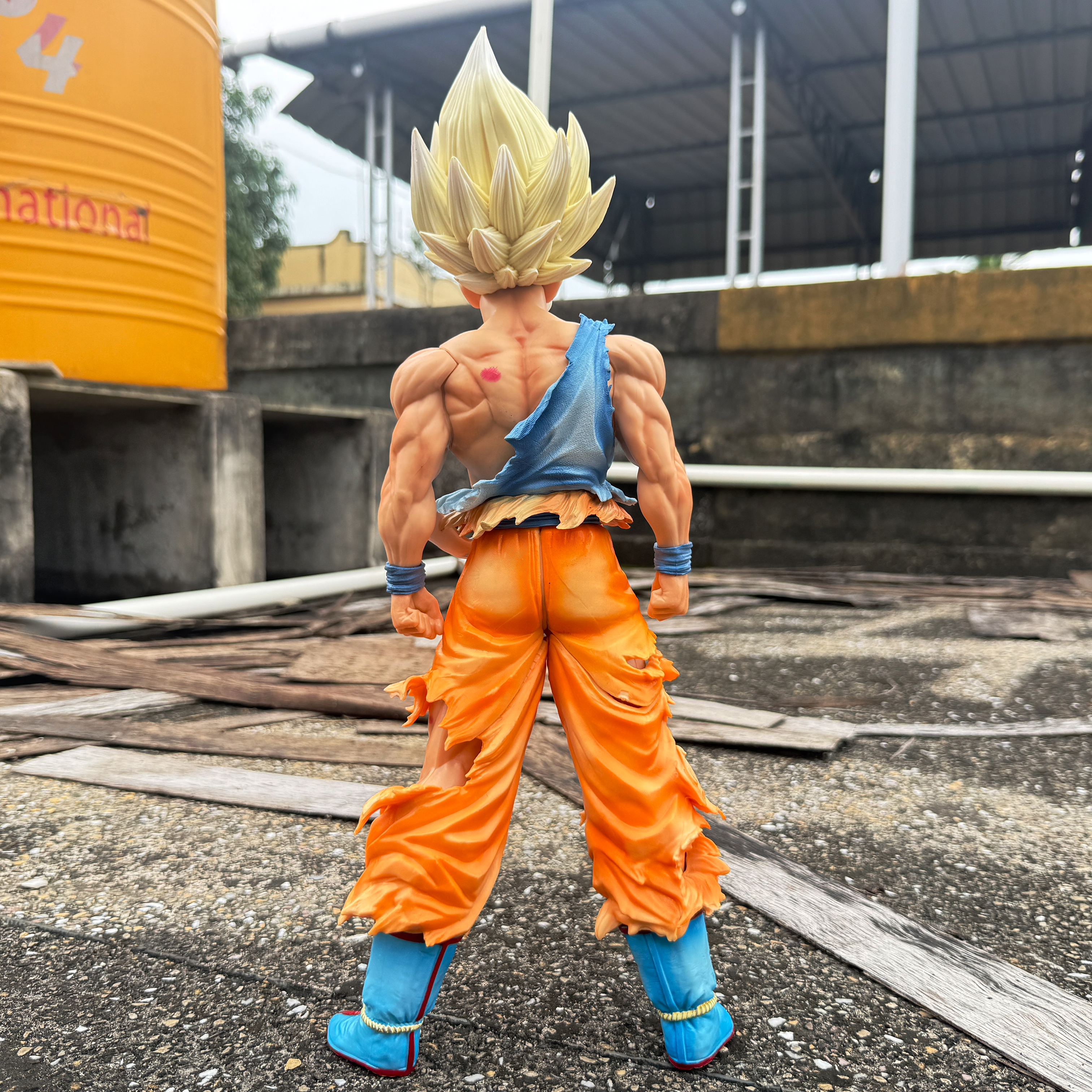 Dragon Ball Z Super Saiyan Goku Collectible Figure with Extra Head Swap Limited Edition PVC Action figure [43 cm] || DRAGON BALL Z