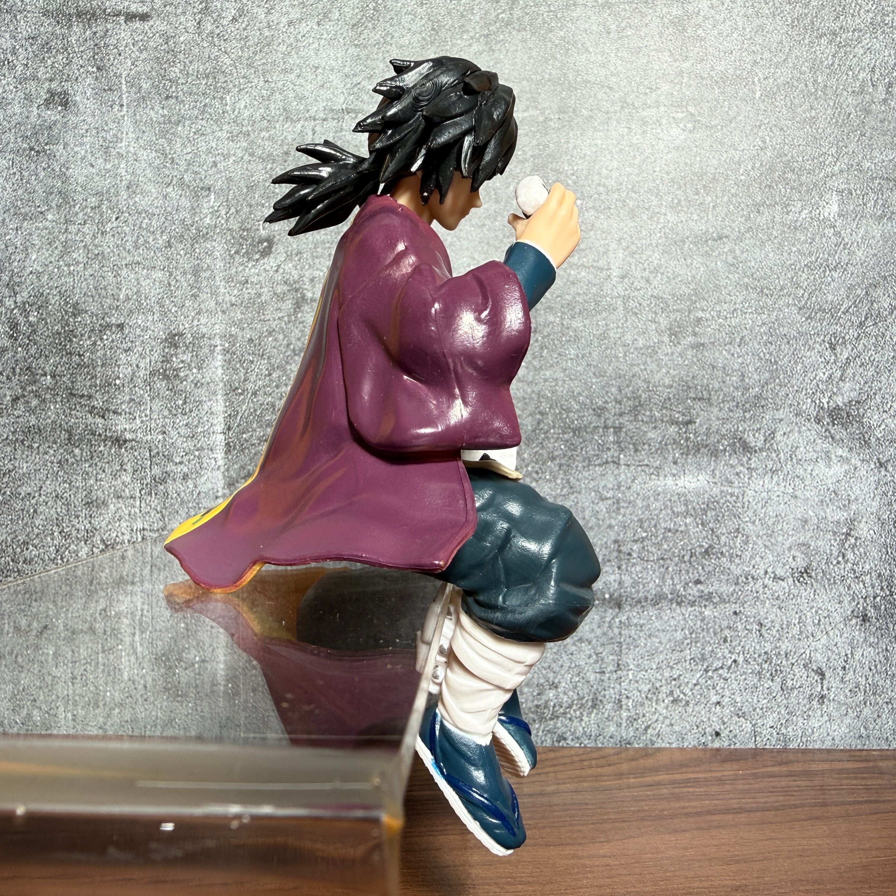 Giyu Tomioka Sitting Action Figure [15cm] || DEMON SLAYER