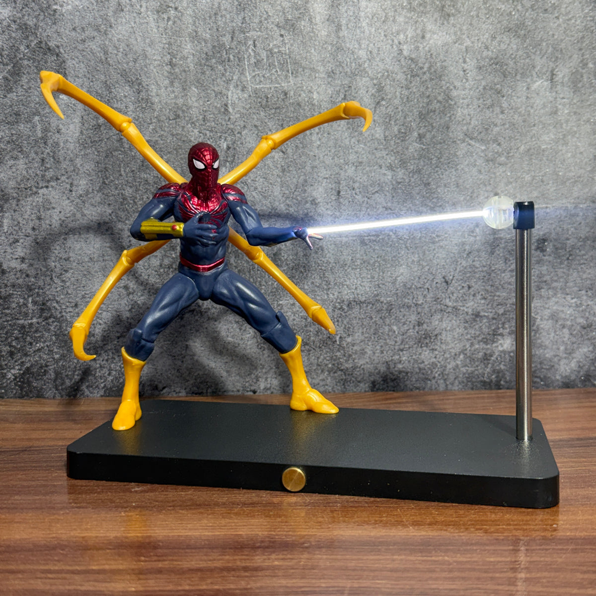 Epic SPIDER-MANN Magnetic Levitating LED Night Light & Desk Lamp Action Figure (GOLD) || MARVEL