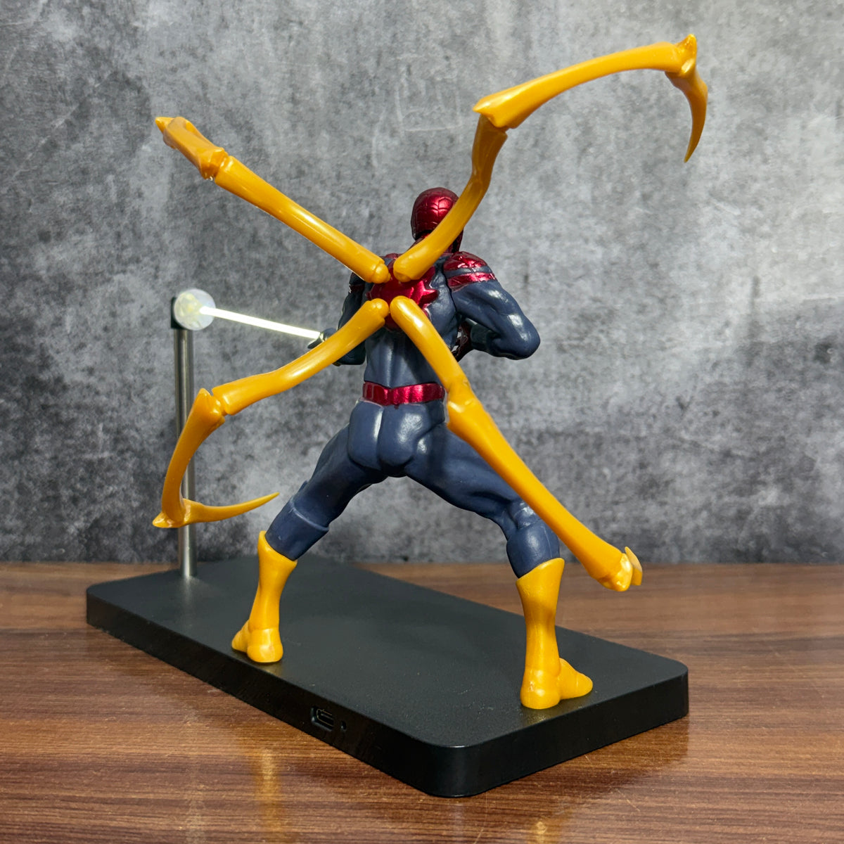 Epic SPIDER-MANN Magnetic Levitating LED Night Light & Desk Lamp Action Figure (GOLD) || MARVEL