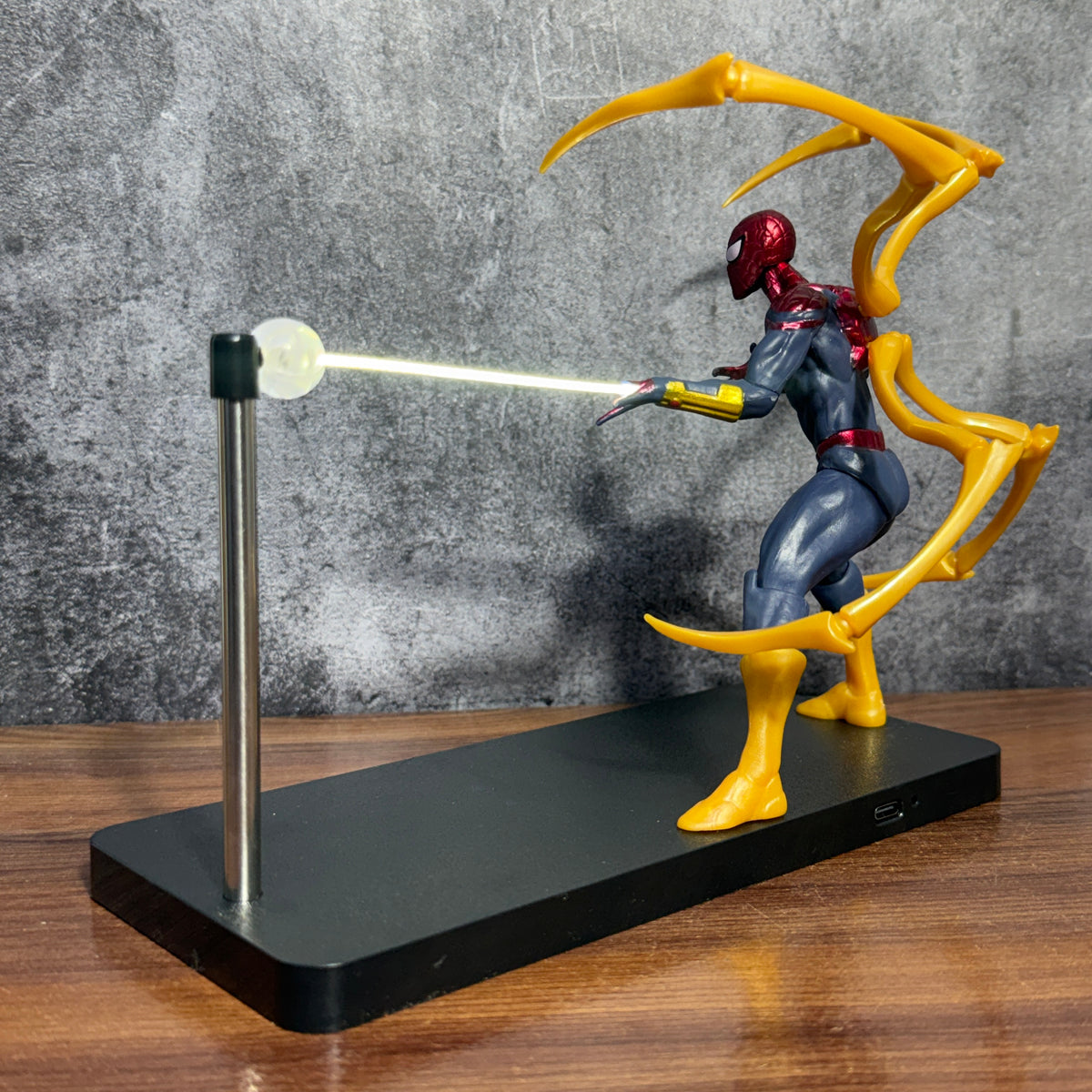 Epic SPIDER-MANN Magnetic Levitating LED Night Light & Desk Lamp Action Figure (GOLD) || MARVEL