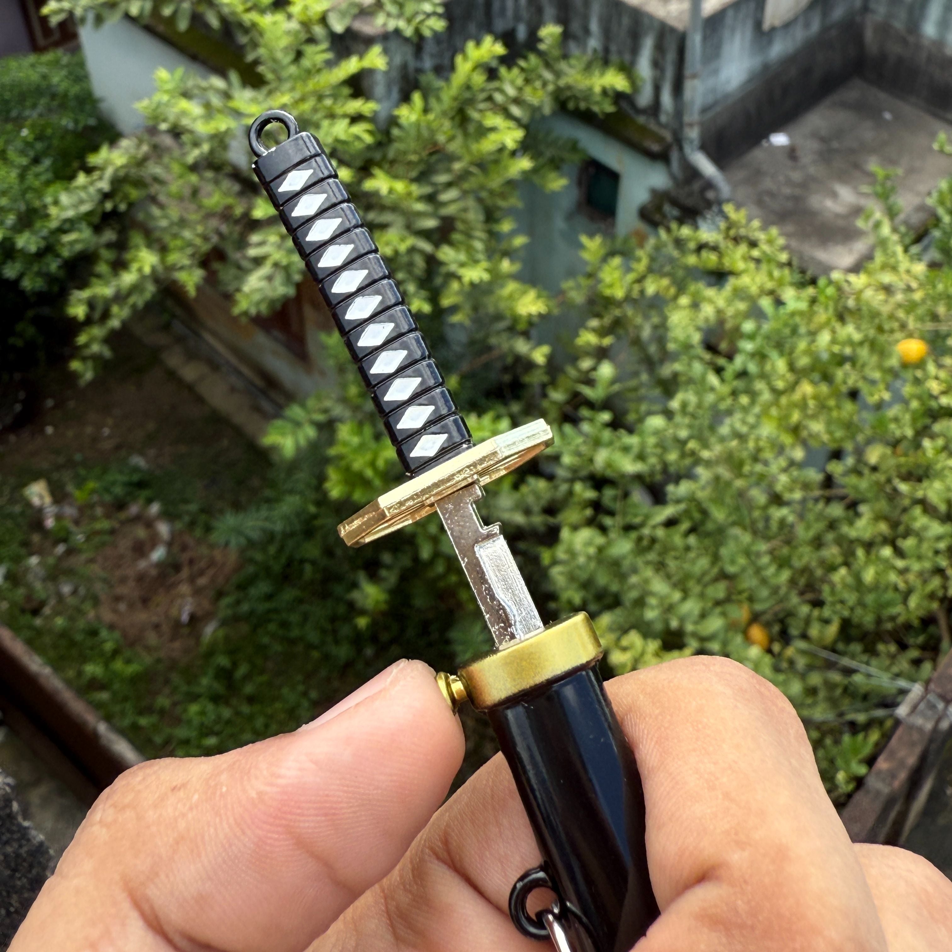 Button Lock Black Metal Katana Keychains [16 CM] Keyring Model 1 || KATANA KEYCHAIN